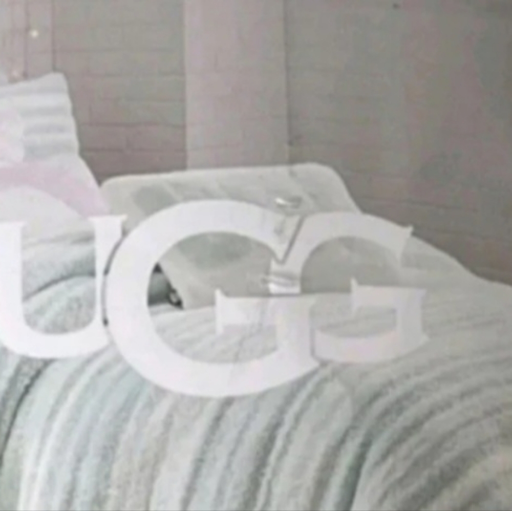 UGG ATLAS Clear Creek Faux Fur Micromink Stripe SOFT Twin or XLUGG ATL Comforter